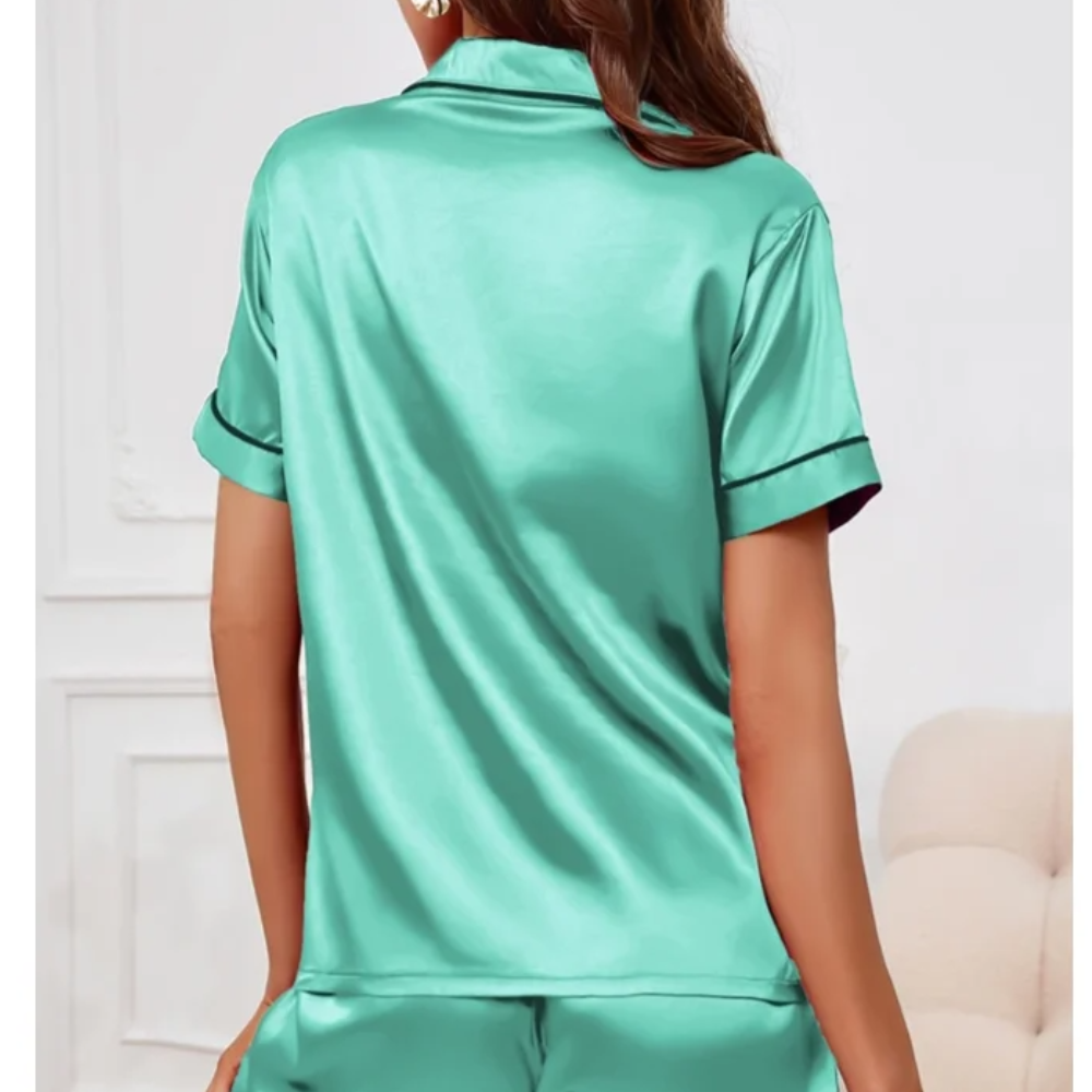 Completo camicia e shorts effetto lucido, vista 10