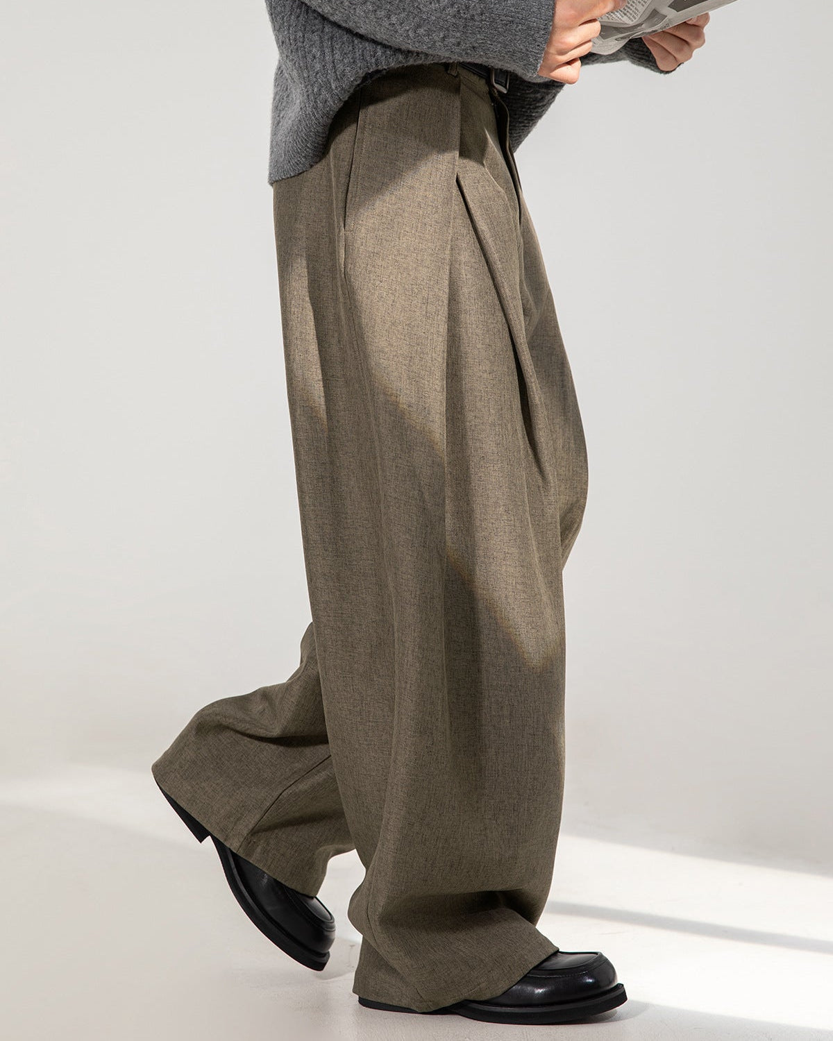 Pantaloni Larghi da uomo con Pinces Taglio Fluido | Haven Loom, immagine 2