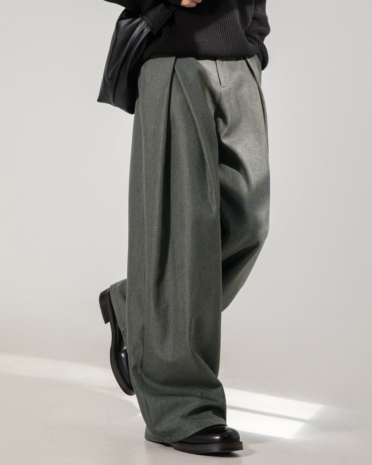 Pantaloni Larghi da uomo con Pinces Taglio Fluido | Haven Loom, immagine 5