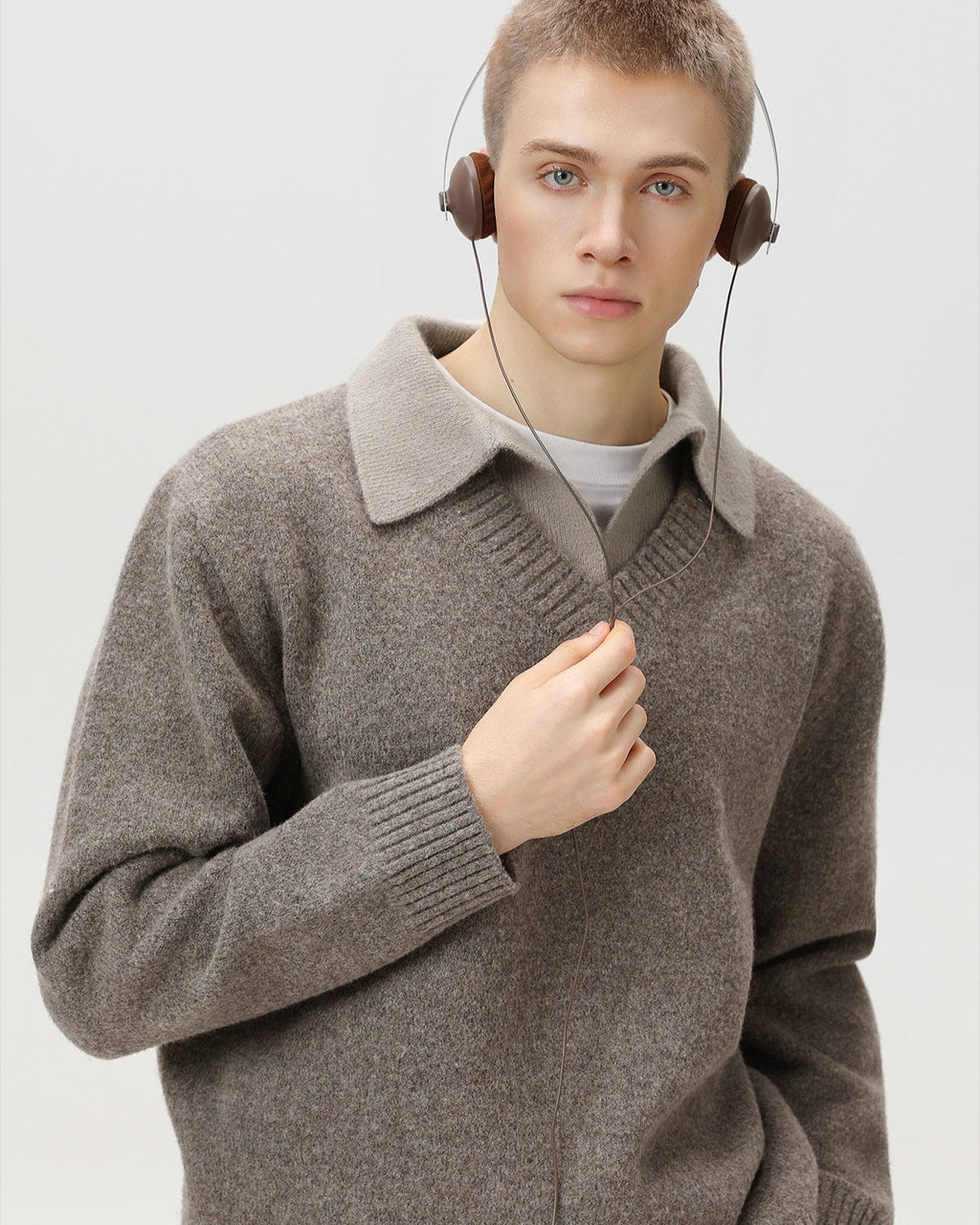 Maglione da uomo Scollo a V con Colletto in Lana | Haven Loom, immagine 2
