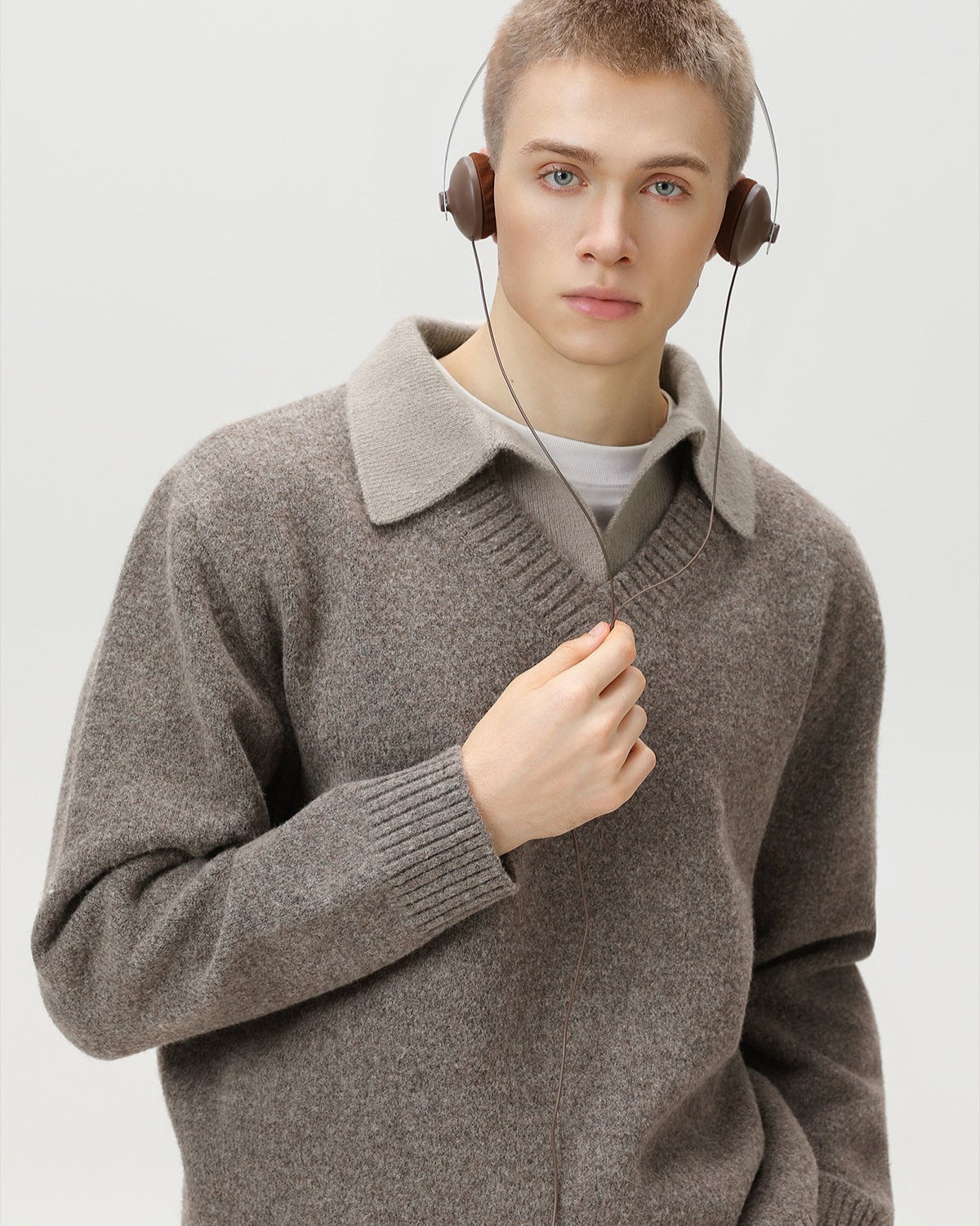 Maglione da uomo Scollo a V con Colletto in Lana | Haven Loom, immagine 2